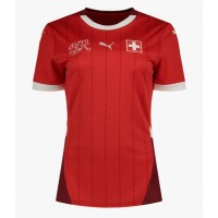 Camisa de Futebol Suíça Equipamento Principal Mulheres Europeu 2024 Manga Curta